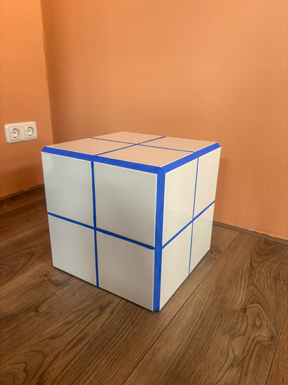 Mini side table, 31.5 × 31.5 cm, white tiles with blue grout.