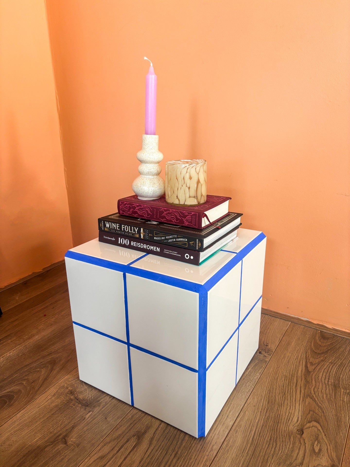 Mini side table, 31.5 × 31.5 cm, white tiles with blue grout.